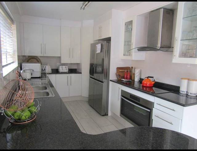 3 BEDROOM TOWNHOUSE FOR SALE IN GLENVISTA